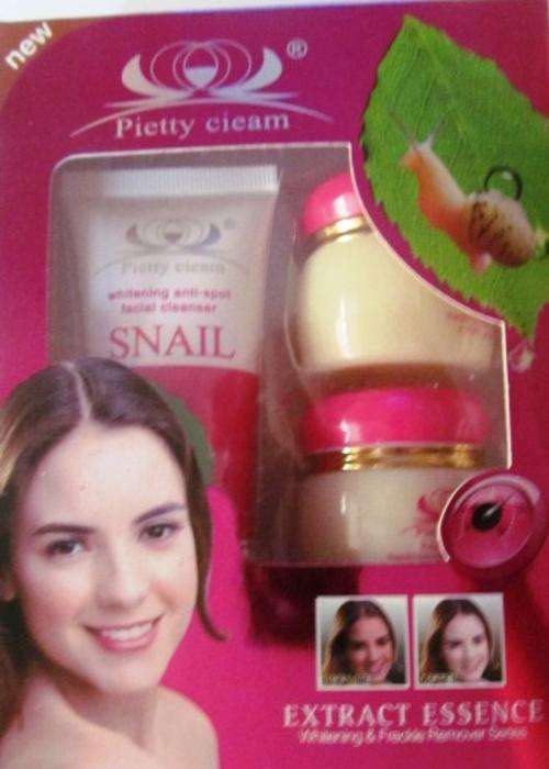 Snail Gel Kit !!! Includes, day cream, night cream and face wash All with anti-speck and whitening