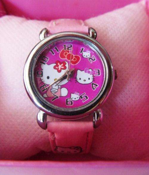 SUPER Gift Idea !!! HELLO KITTY watch in Display Box- LIMITED Stock!!!