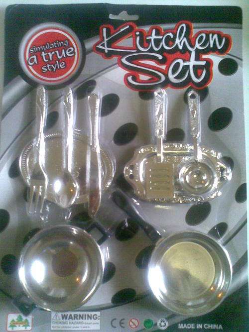 8 piece Play-play kitchen set ***Postage only R30 and R10 per additional item***