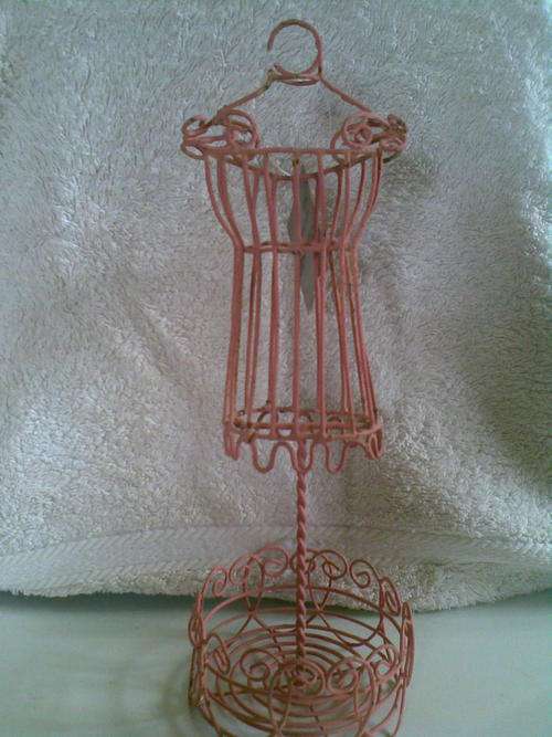 Stunning Jewelery Hanger.  ***Postage only R30 and R10 per additional item***