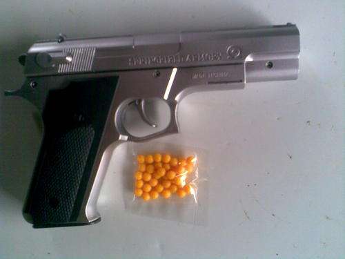Toy BB gun with free bullets!!!! Postage only R30 and R10 per additional item!!!!!!