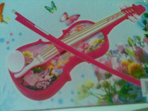 Ultra cool Style Violin, Every little girls Dream!!! Postage only R30 and R10 per additional item