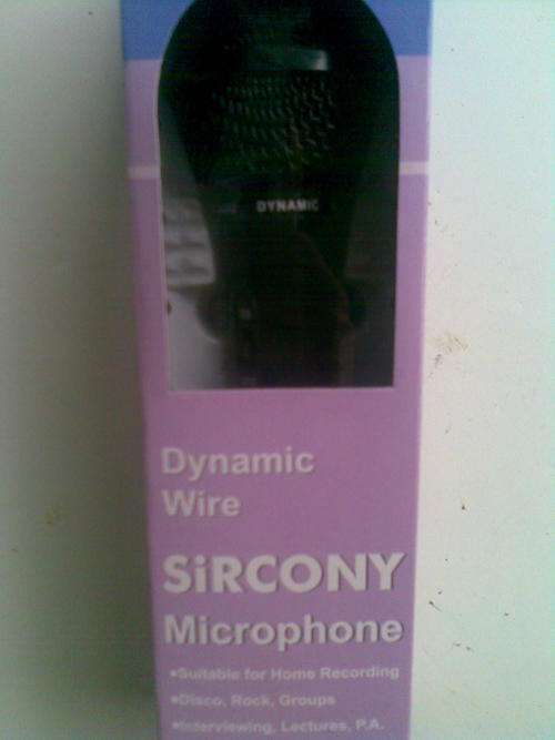 Dynamic Wire Sircony Microphone. Postage only R30 and R10 per additional item!!