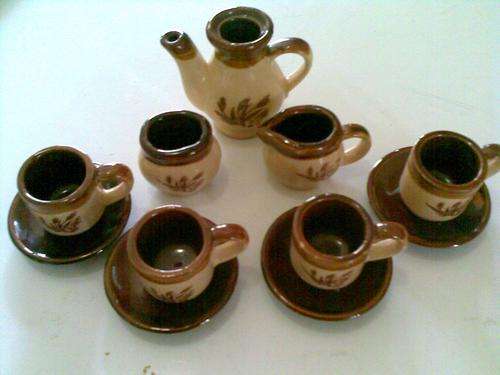 Co cute!!! Ideal for every collector. Tiny little ceramic tea set (11 piece)