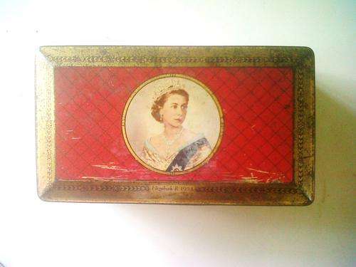 Elizabeth R 1953  Lyon's Tea Tin