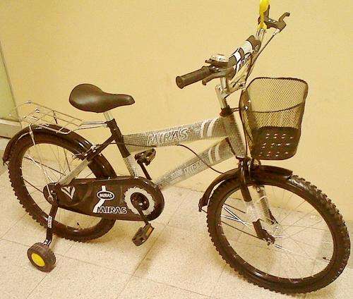 Childrens Bicycle!!! Perfect Christmus Gift. With lots of extras, limited stock!!!