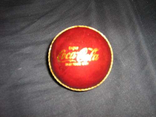 COCA-COLA / LAZER / 156GR CRICKET BALL ***R1 no reserve ** please read