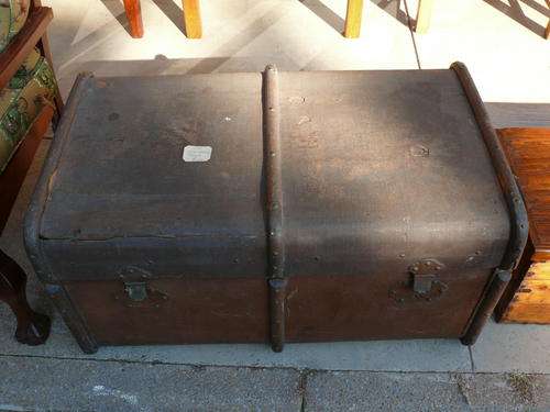 Old travel case/trunk
