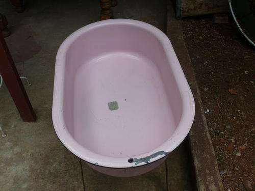 Baby bath on stand