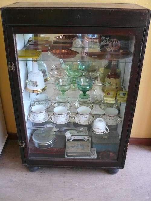 Very Old Stained Oregan Showcase