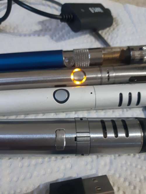 4 x Vape pens. Twisp x 3 and Vape O