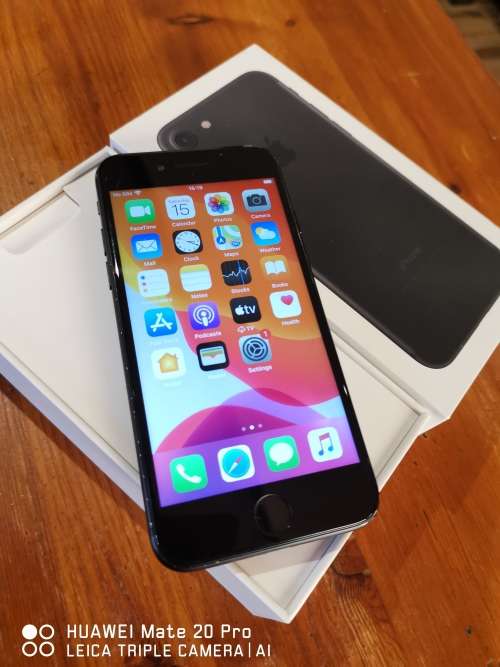 Iphone 7 - 32GB {Used}
