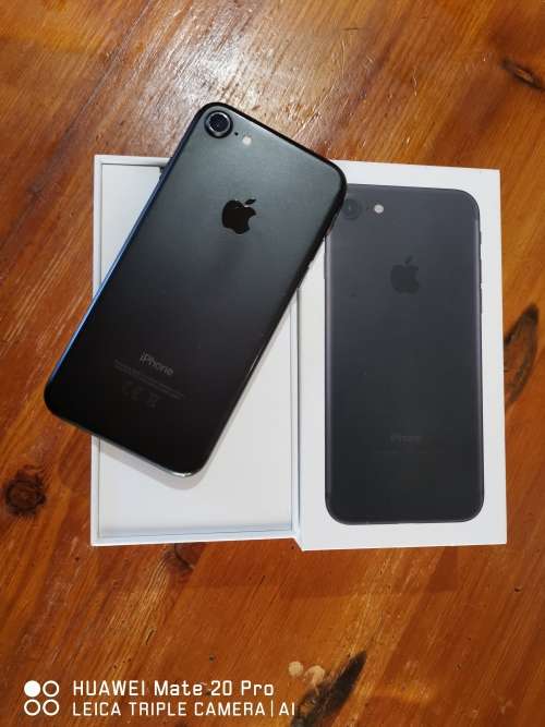 Iphone 7 - 32GB {Used}