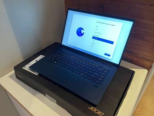 Acer Swift 5 - i5 512GB HDD 8GB RAM