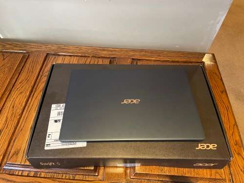 Acer Swift 5 - i5 512GB HDD 8GB RAM
