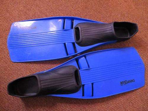 CLOSED HEEL FINS - SNORKELLING - SIZE 10-11