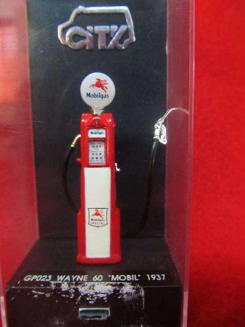 COLLECTOR ORNAMENTAL MODEL - MOBIL 1937 PETROL PUMP