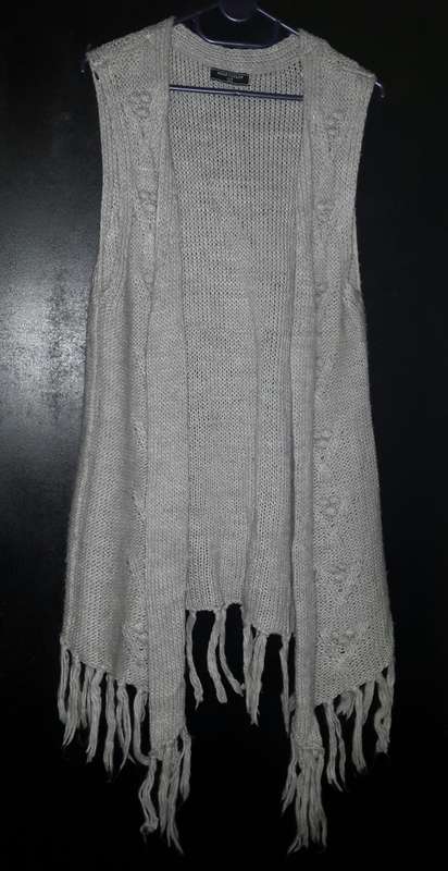 Rene Taylor Grey sleeveless knitted jacket * Size 16/40