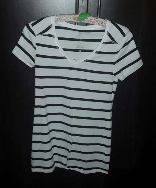 Never worn! Woolworths Tee Size S * Black and white stripes
