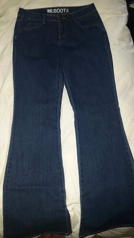 RE Jeans Low Rise Bootleg * Size 34 Brand new