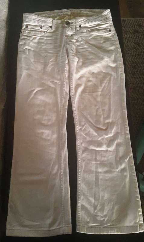 Ladies Off-White designer jeans by "Crafted" * Very low rise * Size 34