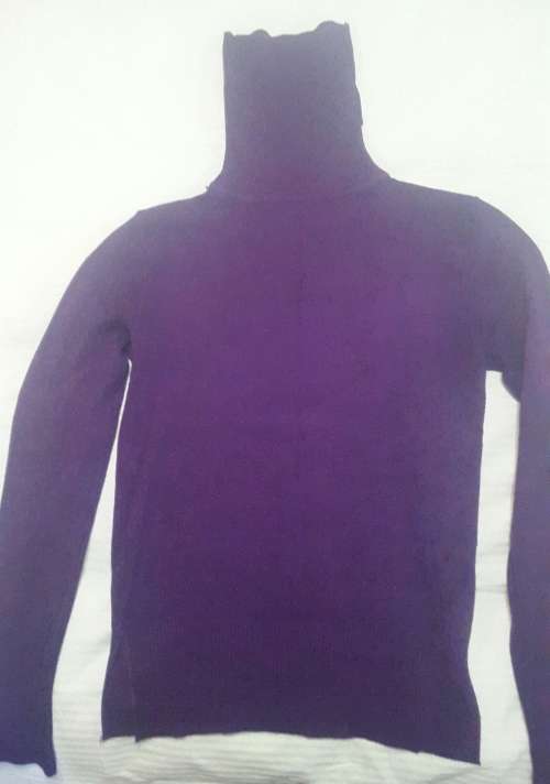 Beautiful deep purple knitted poloneck jersey * Size S * Great condition