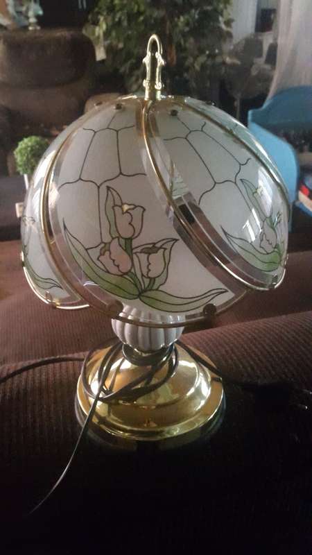 Lamp with glass detail * very old but in good condition
