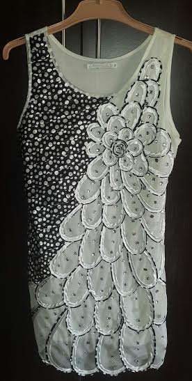 BEAUTIFUL Black & WhiteThigh length ladies top * Size 34/36