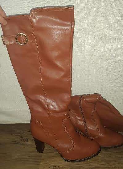 Brown Ladies Boots AS NEW Size 7