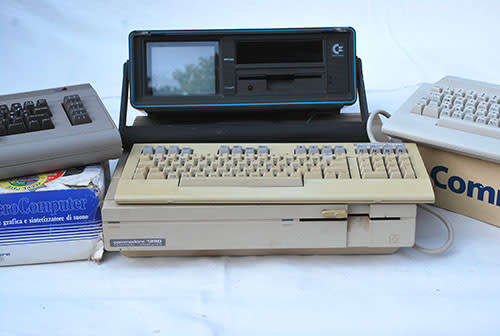 RETRO COMMODORE 64 MOTHERLOAD - THE ULTIMATE COLLECTION OF VINTAGE COMMODORE COMPUTERS