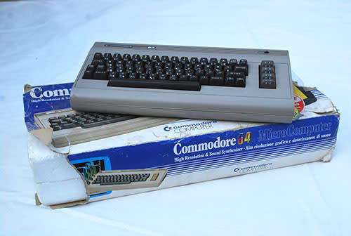 RETRO COMMODORE 64 MOTHERLOAD - THE ULTIMATE COLLECTION OF VINTAGE COMMODORE COMPUTERS