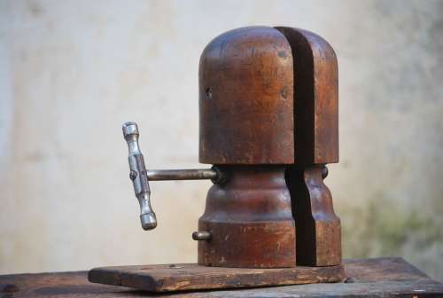 RARE HAT STRETCHER - VICTORIAN ERA - AWESOME SHOP DECOR PIECE