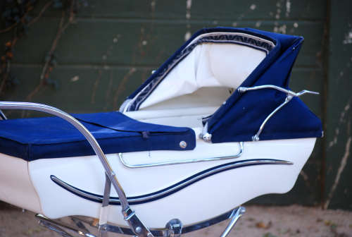 VINTAGE 1950's  WILSON COACHBUILT PRAM IN BEAUTIFUL CONDITION