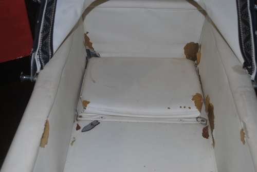 VINTAGE 1950's  WILSON COACHBUILT PRAM IN BEAUTIFUL CONDITION