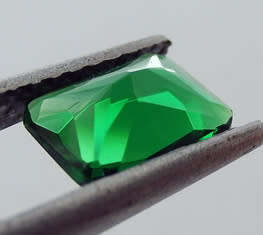 Emerald Green Cubic Zirconia, 6x8mm Octagon Princess Cut Gemstone simulating a 1.6ct natural emerald