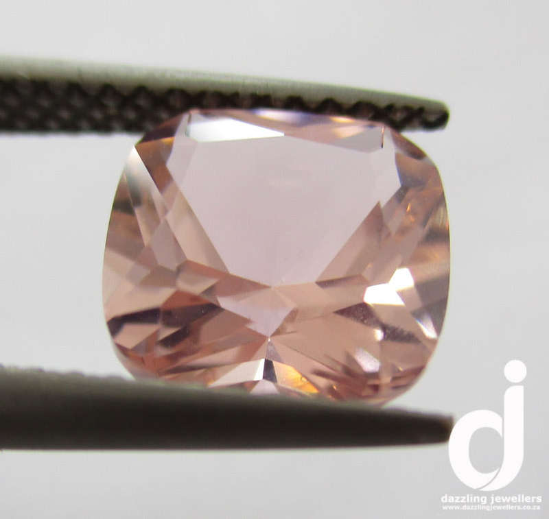 Morganite Nano | Cushion-cut | 8mm