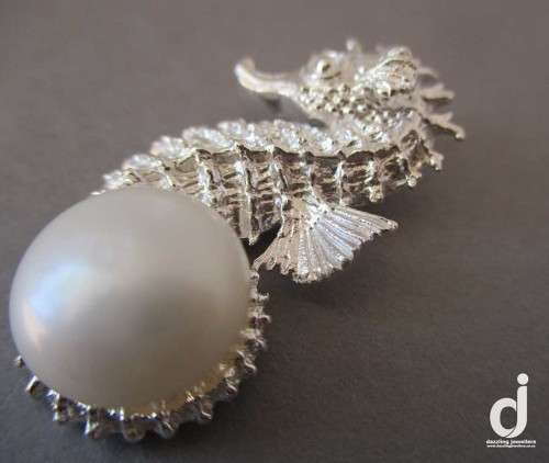 Seahorse Pendant | Sterling Silver | 14mm Pearl