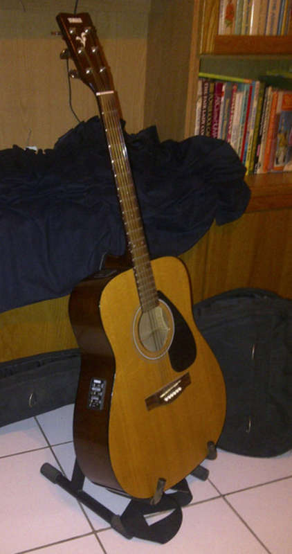 Yahama Acoustic Guitar