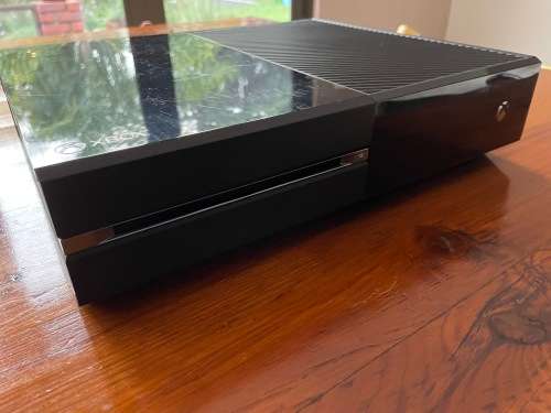Xbox One Console 500GB with 1 controller