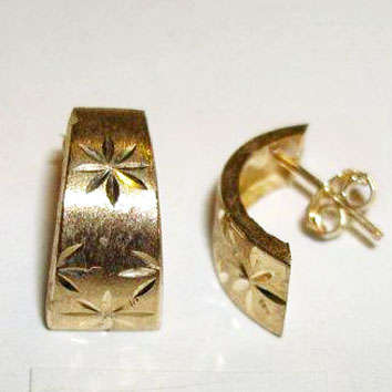 9ct Gold Fancy Stud