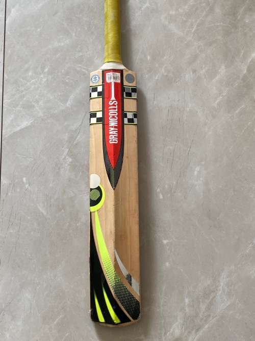 Grey Nicolls Bat (Size 4)