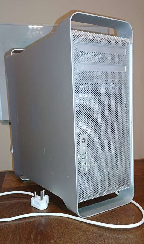 MAC PRO, 2013 model, in good condition