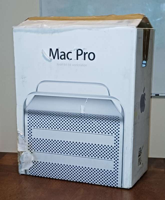 MAC PRO, 2013 model, in good condition