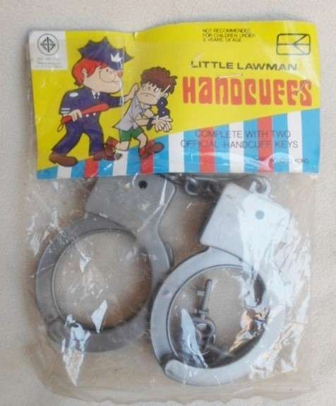 VINTAGE 'LITTLE LAWMAN' HANDCUFFS MADE IN HONG KONG - STILL SEALED!!