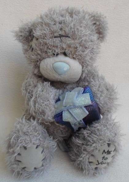 CUTE TATTY TEDDY  (ME TO YOU) HOLDING LITTLE GIFT BOX!!