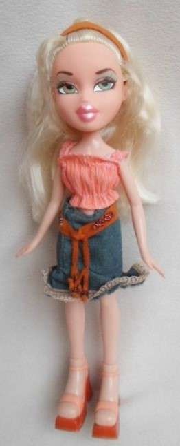2001 MGA BRATZ DOLL WITH SCRUNCHED HAIR!!