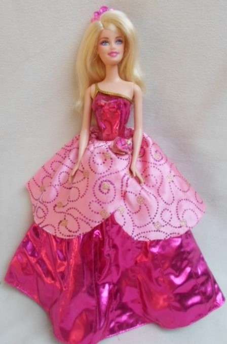 STUNNING MATTEL BARBIE PRINCESS CHARM SCHOOL PRINCESS BLAIR WITH SWIRLING DRESS!!