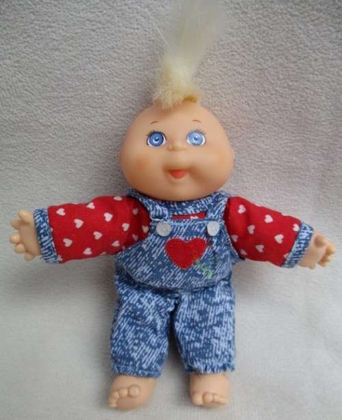 A TINY 1995 REAL CABBAGE PATCH DOLLY (MATTEL) WITH SIGNATURE ON BOTTOM!!