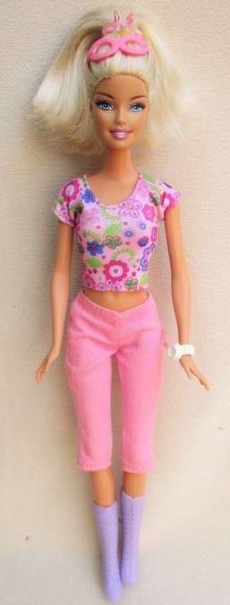 PRETTY MATTEL BARBIE WITH ARTICULATED KNEES!!