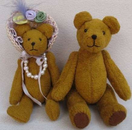 TWO VINTAGE 1980's  HAND MADE MINIATURE BEARS - ARTIST UNKNOWN!!